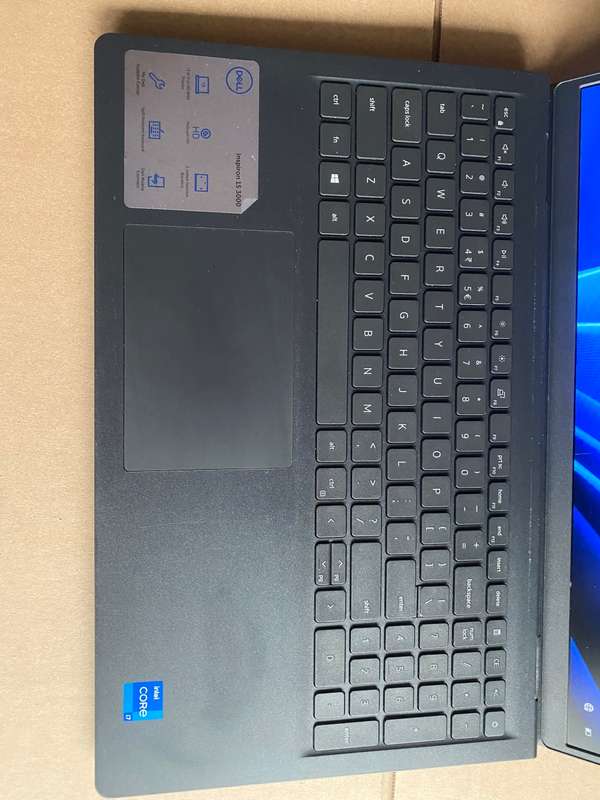 IRIS Xe(R) GRAPHICS* 11TH GEN DELL INSPIRON 15 3511*15.6`*CORE i7-1165G7*2.80GHZ*8 GB RAM*512 GB SSD